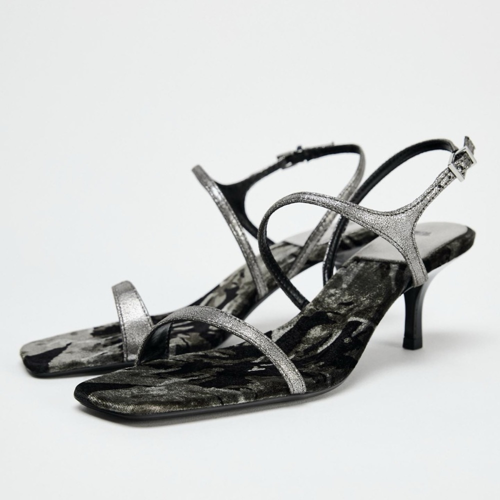 ZARA HIGH HEELED VELVET DRAWING SANDALS
